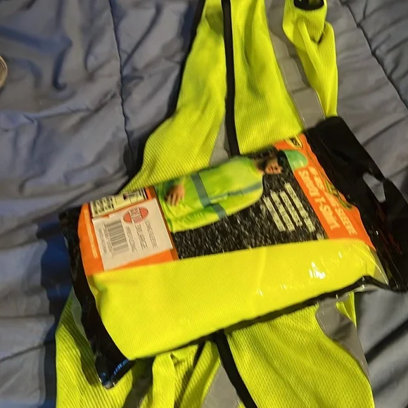 TWO NEW MENSWEAR, SAFETY T-SHIRT AND SAFETY VEST ANSI/FORESTER BRAND ! - Picture 3 of 10